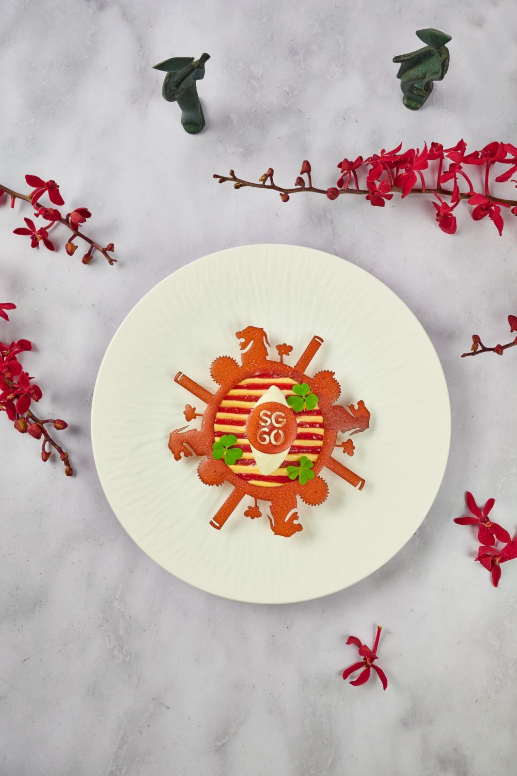 SG60 strawberry yuzu dessert perfumed with mango and Madagascar vanilla (Photo: Skai) National Day fireworks restaurant