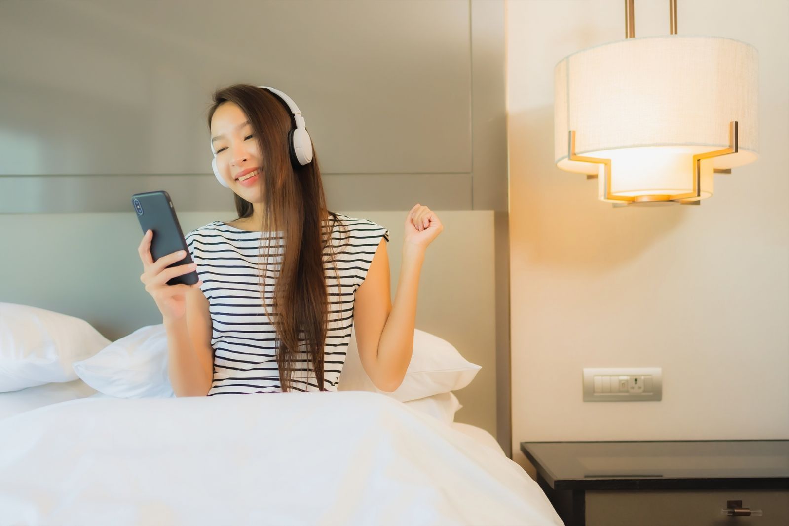 Entrain lets your body clock adjust to new time zones using varied degrees of light exposure. (Photo: Lifeforstock / Freepik)