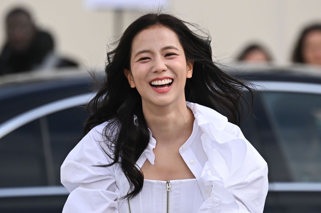 Jisoo attends the Christian Dior Womenswear Fall/Winter 2025-2026 show as part of Paris Fashion Week at Jardin des Tuileries on March 04, 2025 in Paris, France. (Photo by Stephane Cardinale - Corbis/Corbis via Getty Images)