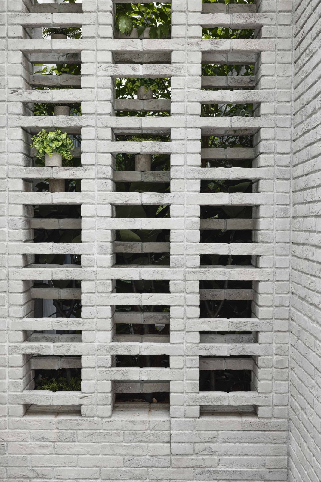 The rhythmic openings in the brickwork turn the façade into a feature