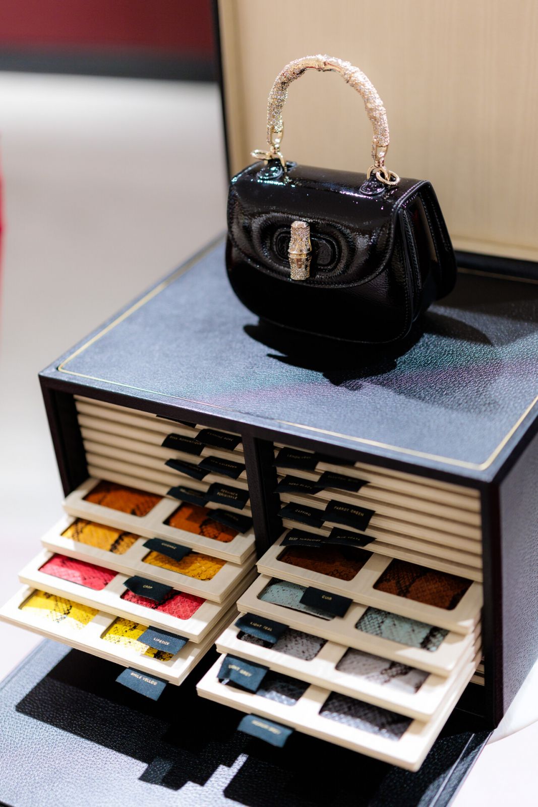 Gucci’s Collezione Esclusiva brings heirloom energy to modern wardrobes—think crocodile Jackie bags, laser-cut organza, and daisy embroidery that blooms across continents