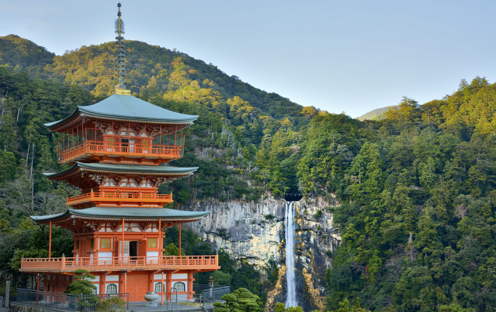 Seiganto-ji Temple and nearby waterfall, Nachi (Photo: Japan Travel Website)