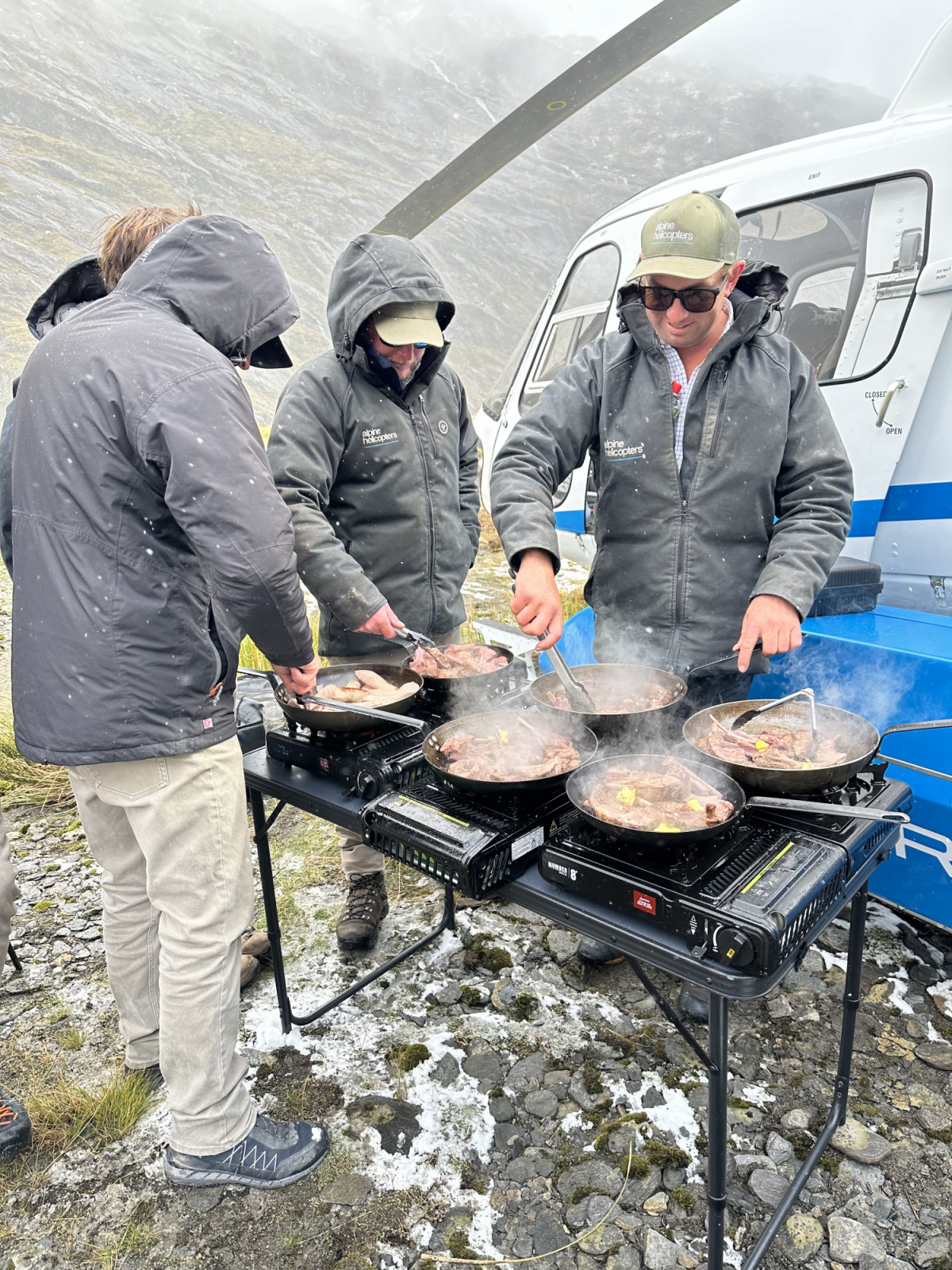 Freshly cooked lunch on-site (Photo: Courtesy of Audrey Tan Zubiri)
