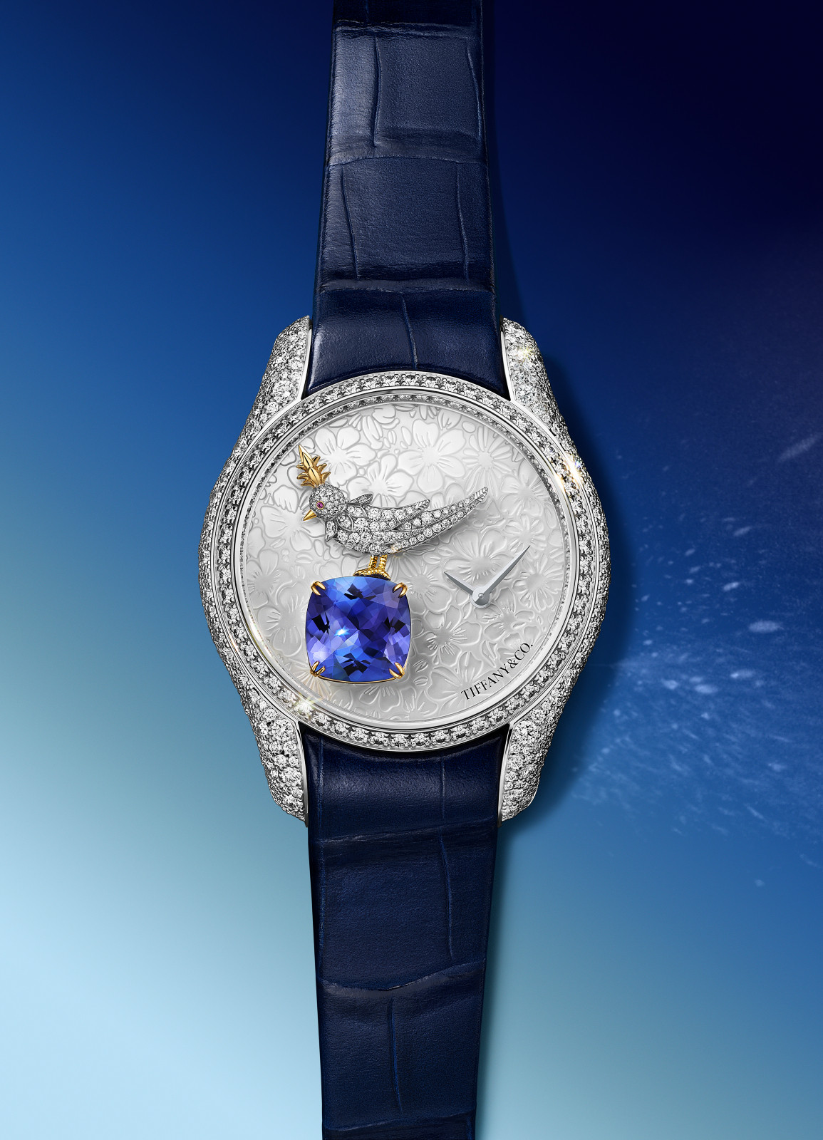 Tiffany 石上鳥 Legacy 腕錶，坦桑石版本。（Photo: Tiffany & Co.）