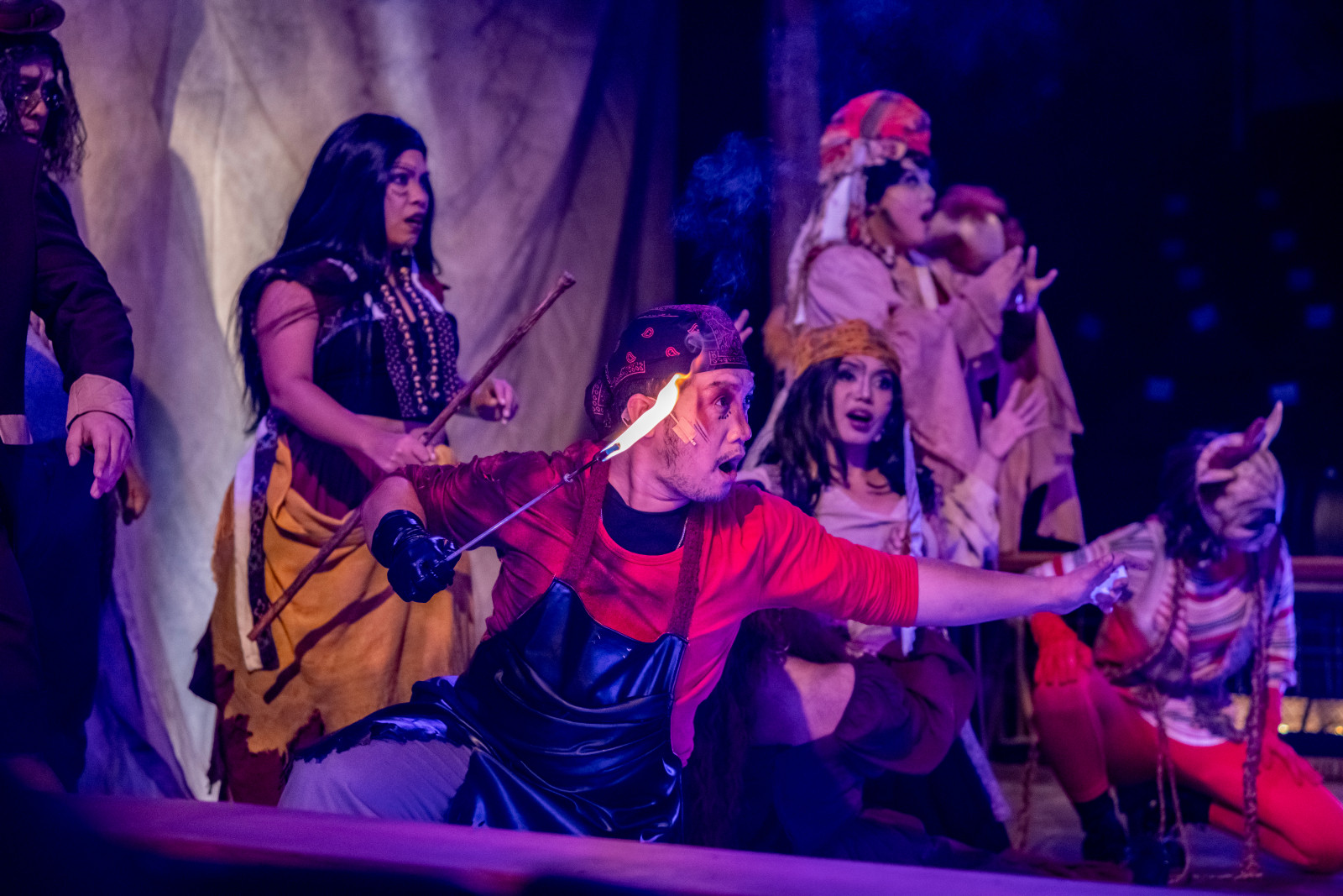 The freaks performing close-up magic (Photo: Loreta Arroyo)