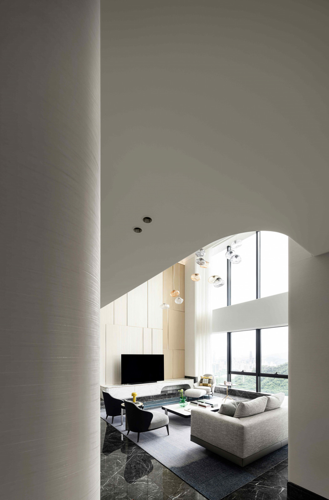 Curved ceilings and rounded walls provide visual comfort