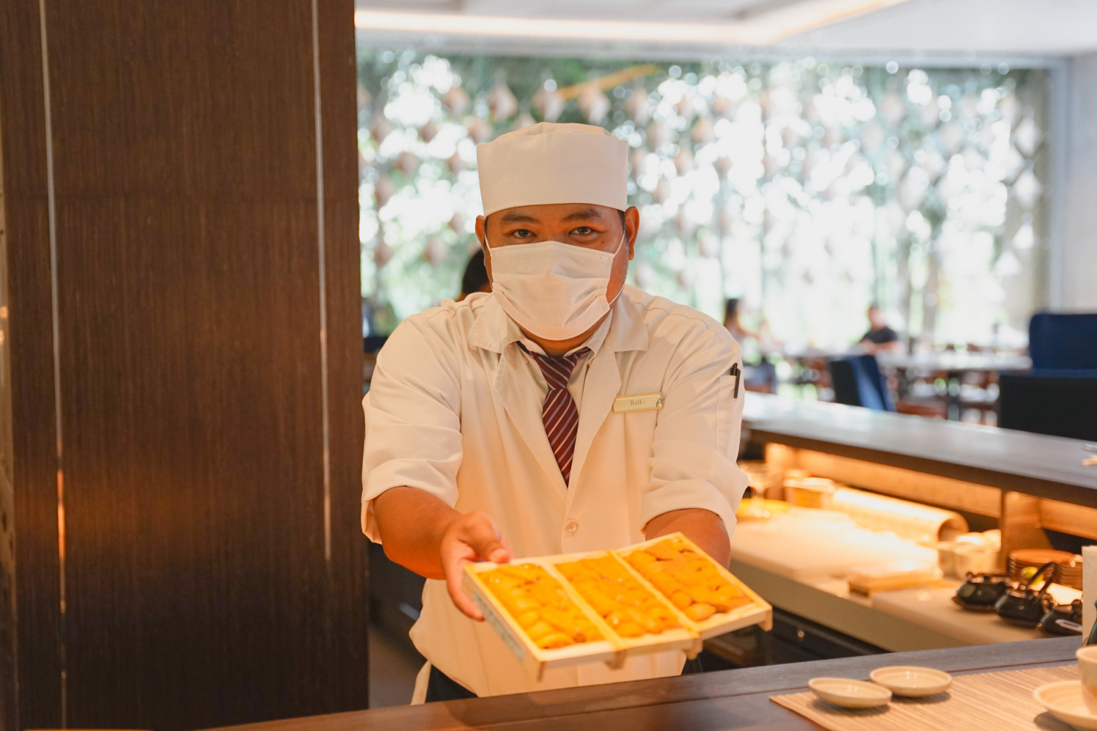 ซูชิผ่านมุมมองสมัยใหม่สะท้อนความประณีตจากวัตถุดิบฤดูกาลชั้นเลิศที่บินตรงจากอ่าวโตเกียวที่ Kiku Omakase