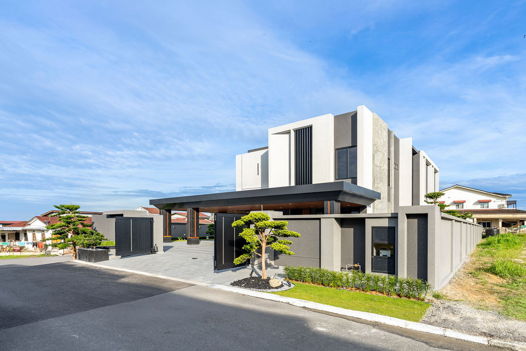 Street elevation showcasing the villa’s clean, contemporary lines and the material palette of natural stone, matte finishes, and wood, which prioritises durability and timelessness.
