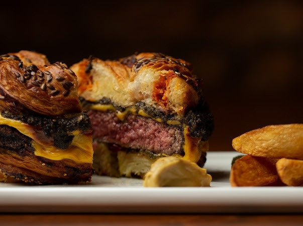 Wagyu burger (Photo: Cafe-Bistrot David)