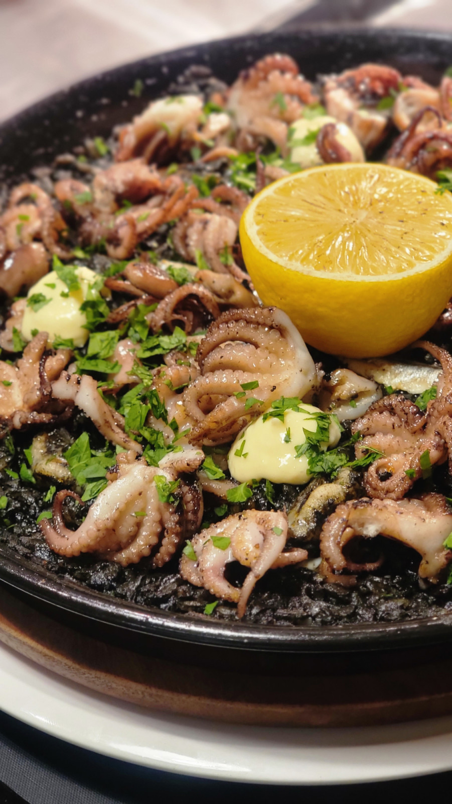 Squid ink ‘black rice’ (Photo: Cafe-Bistrot David)