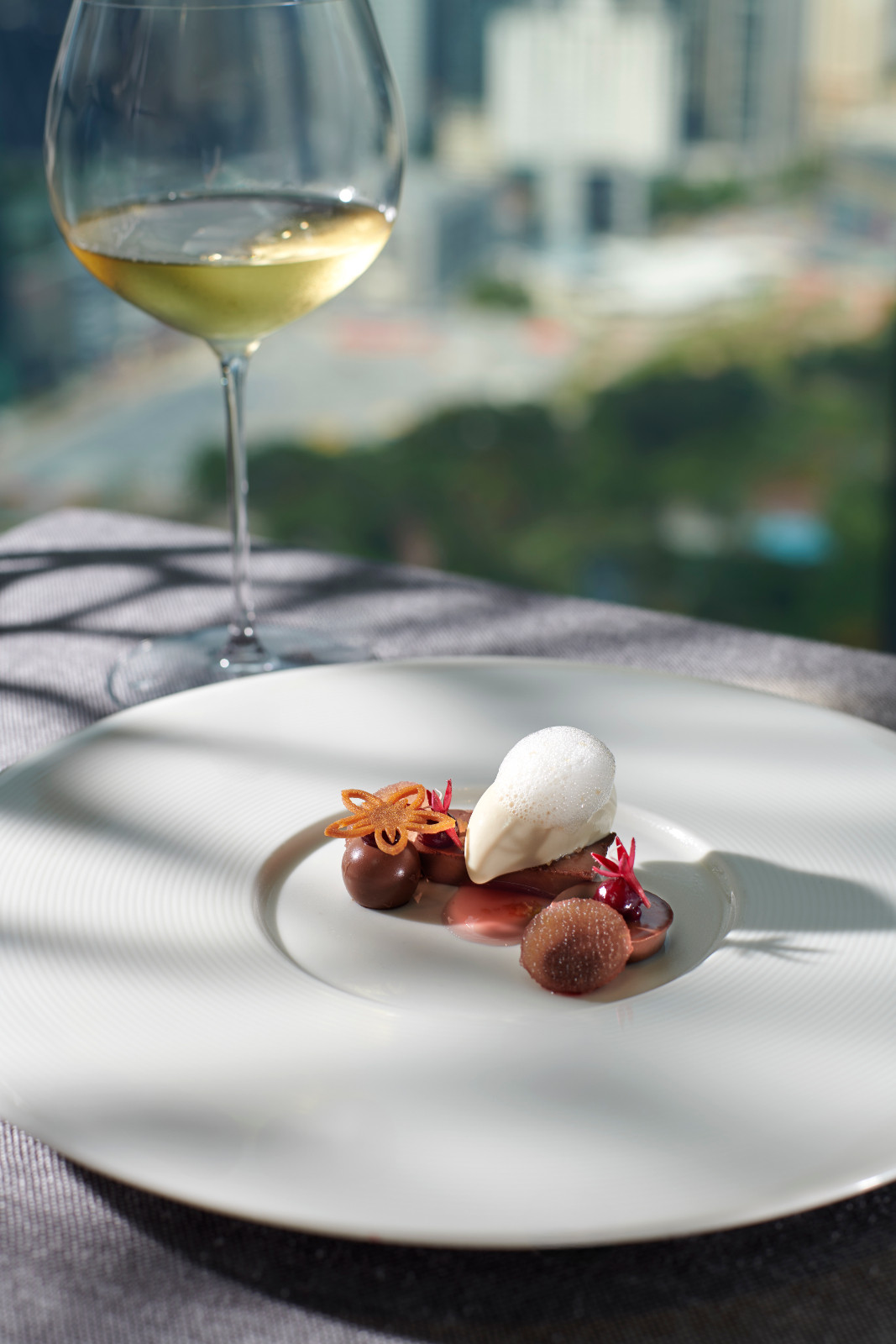 Chocolate macadamia nuts (Photo: Sabayon)