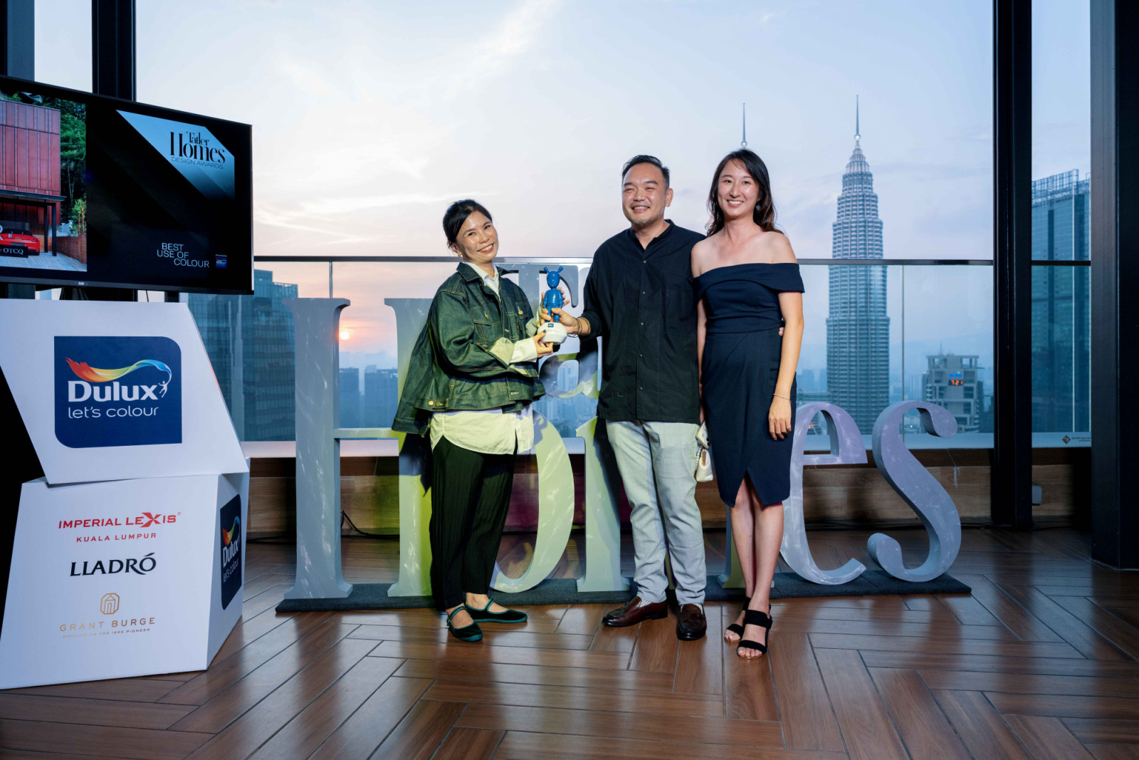 Oscar Tan of OTCQ Architects with wife Cheryl (?) secured the Best Use of Colour award, presented by Dulux