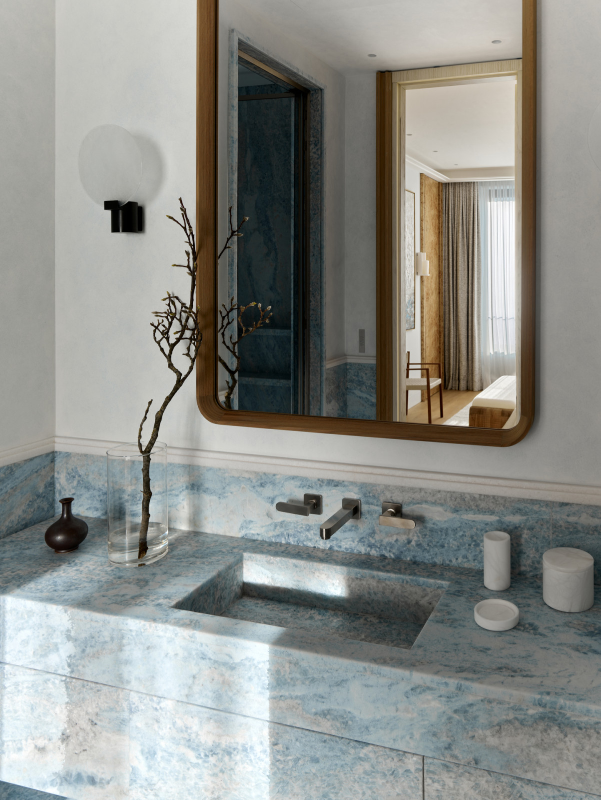 The guest bathroom is reminiscent of Russia’s Lake Baikal
