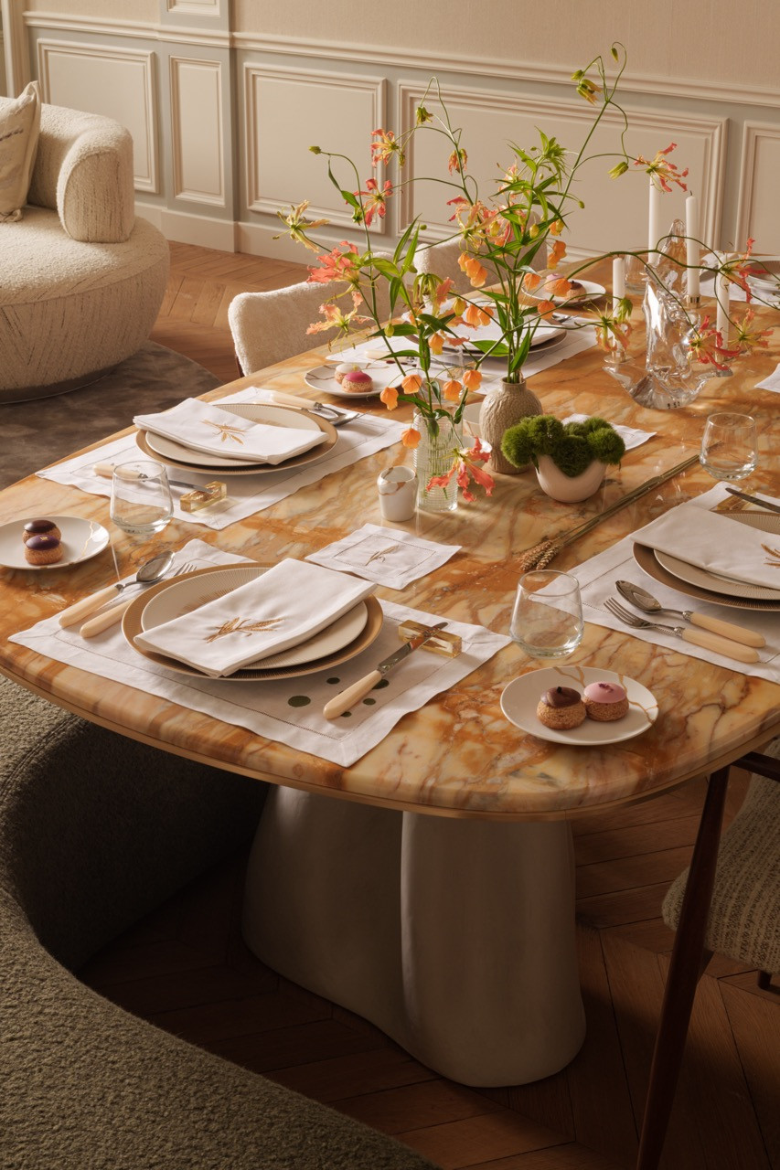 The dining area features custom furniture designed to avoid “off-the-shelf shopping,” with natural materials supporting Ashby’s vision for gatherings of up to 20 people