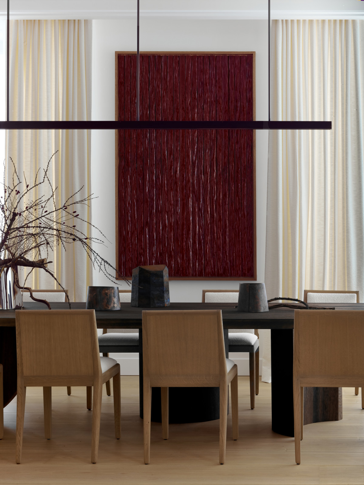 A Kitayama frame by Garnier et Linker punctuates the backdrop
