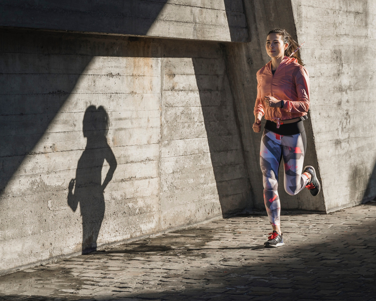 Mindful light exposure is key to resetting your circadian rhythm. (Photo: Freepik)
