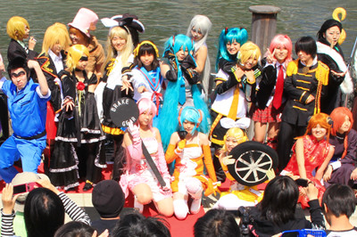 บรรยากาศงานอีเวนต์ “Machi★Asobi” ครั้งที่ 18 เมื่อปี 2017 มีผู้ร่วมงานกว่า 82,000 คน (ครั้งแรกจัดขึ้นในปี 2009 ใจกลางเมืองโทคุชิมะ มีผู้ร่วมงานกว่า 12,000 คน) (ภาพ: pref.tokushima.lg.jp)