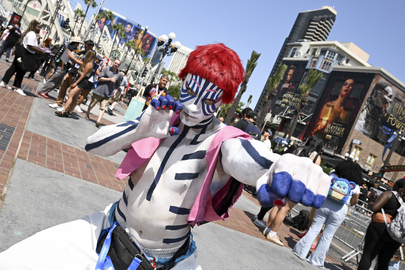 โอตาคุแต่งคอสเพลย์ “อาคาสะ” หนึ่งในตัวละครที่ผู้คนหลงรักของ Demon Slayer ในงาน 2024 San Diego International Comic-Con ที่เมืองซานดิเอโก รัฐแคลิฟอร์เนีย สหรัฐอเมริกา (ภาพ: Gilbert Flores/Variety via Getty Images)