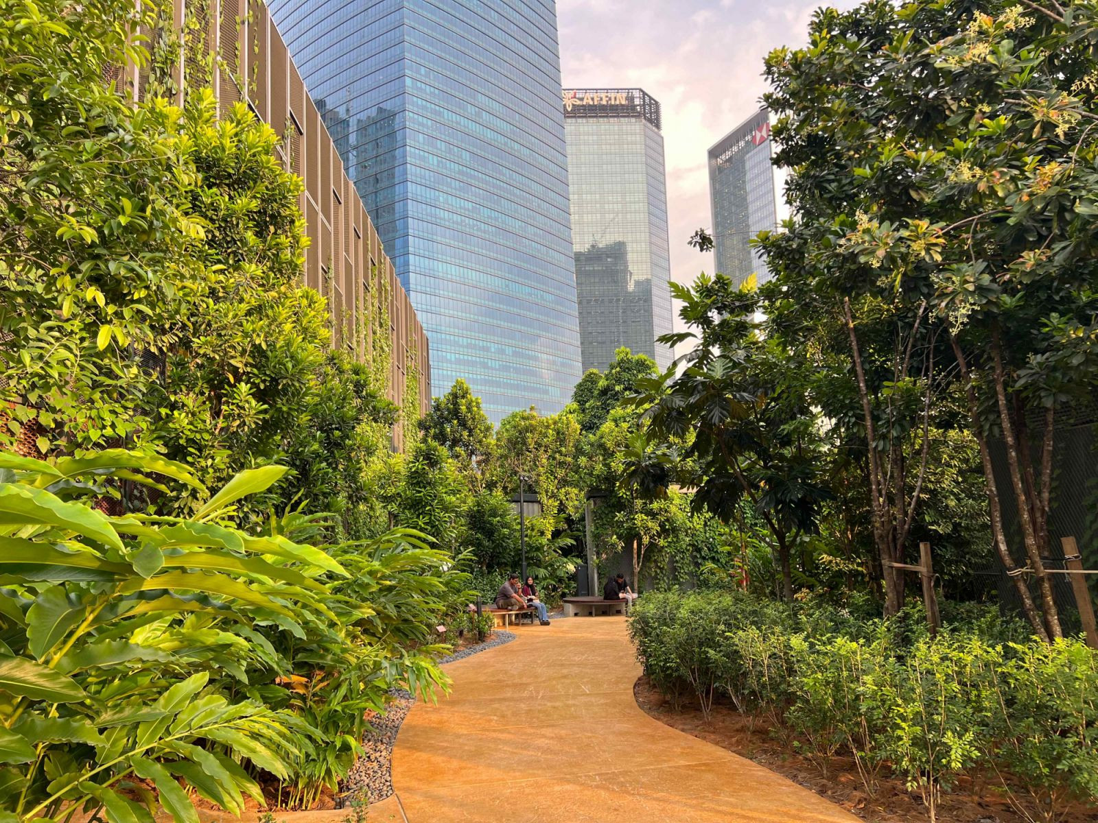Circulation linkages amidst tree canopies and understory vegetation with a diverse wildlife (Photo: Pentago)