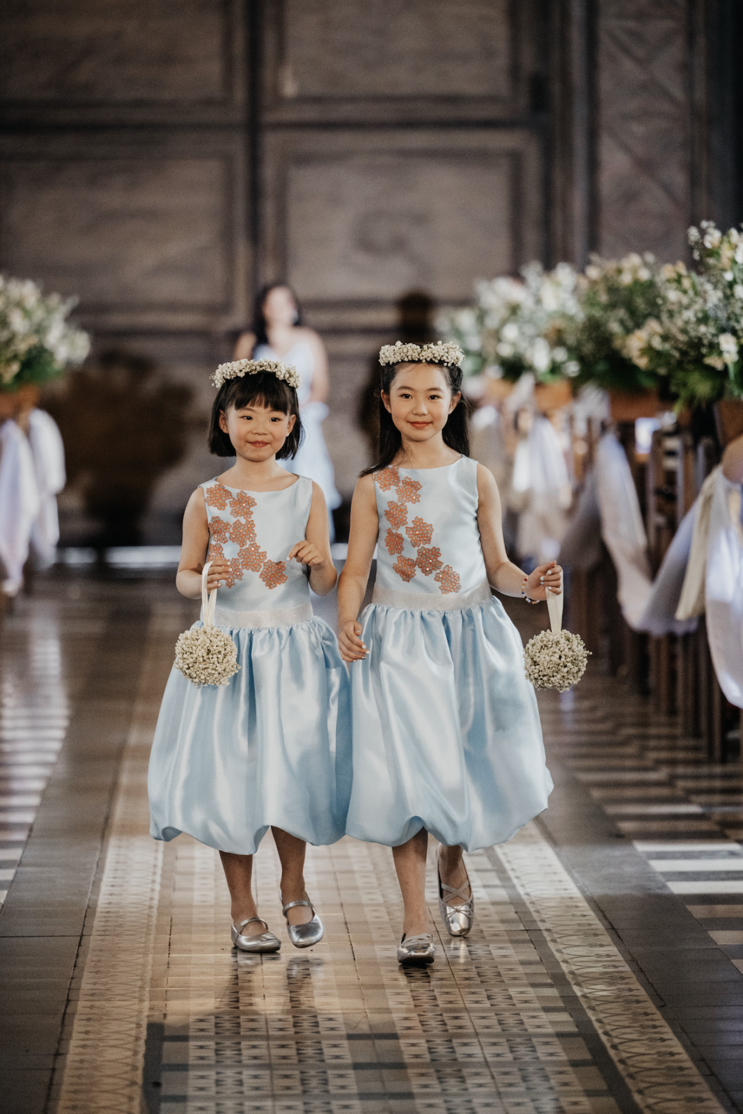 Flower girls Mari Tiu and Amanda Tiu