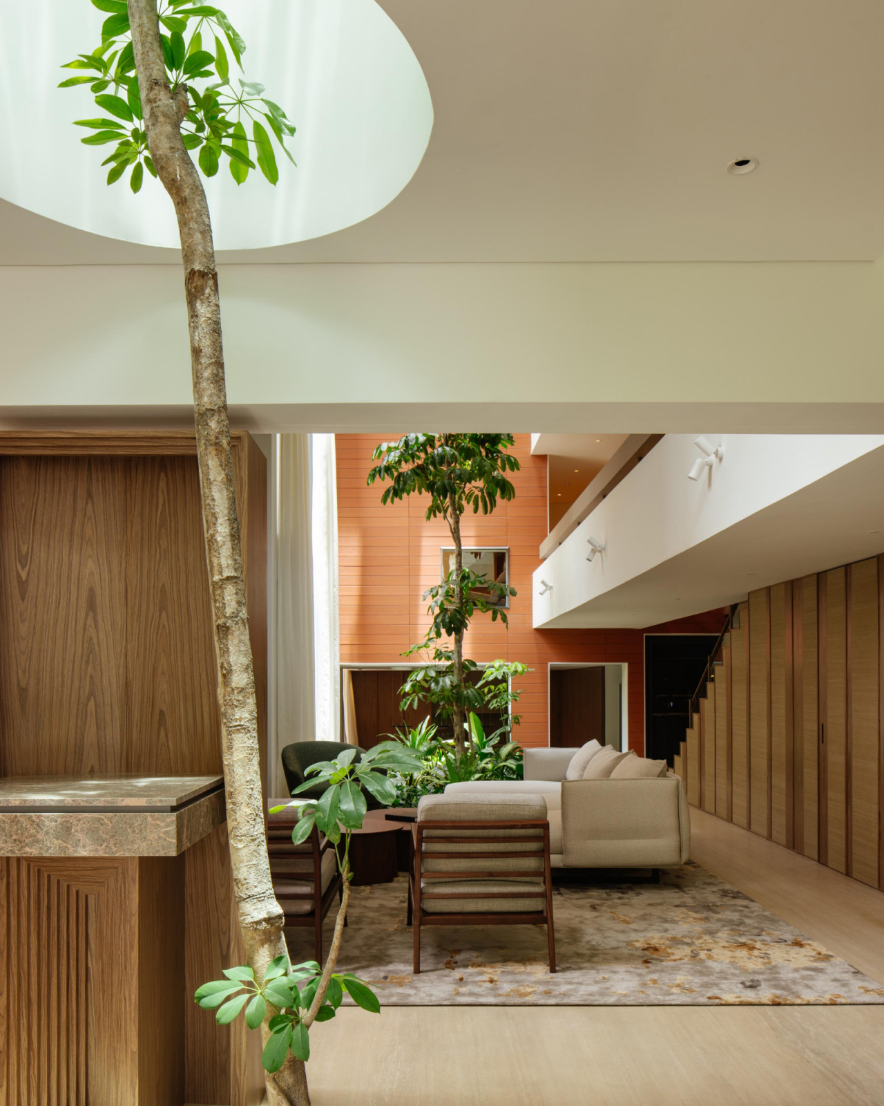 Various architectiral openings, natural colours and materials were selected to harmonise with the planted environment