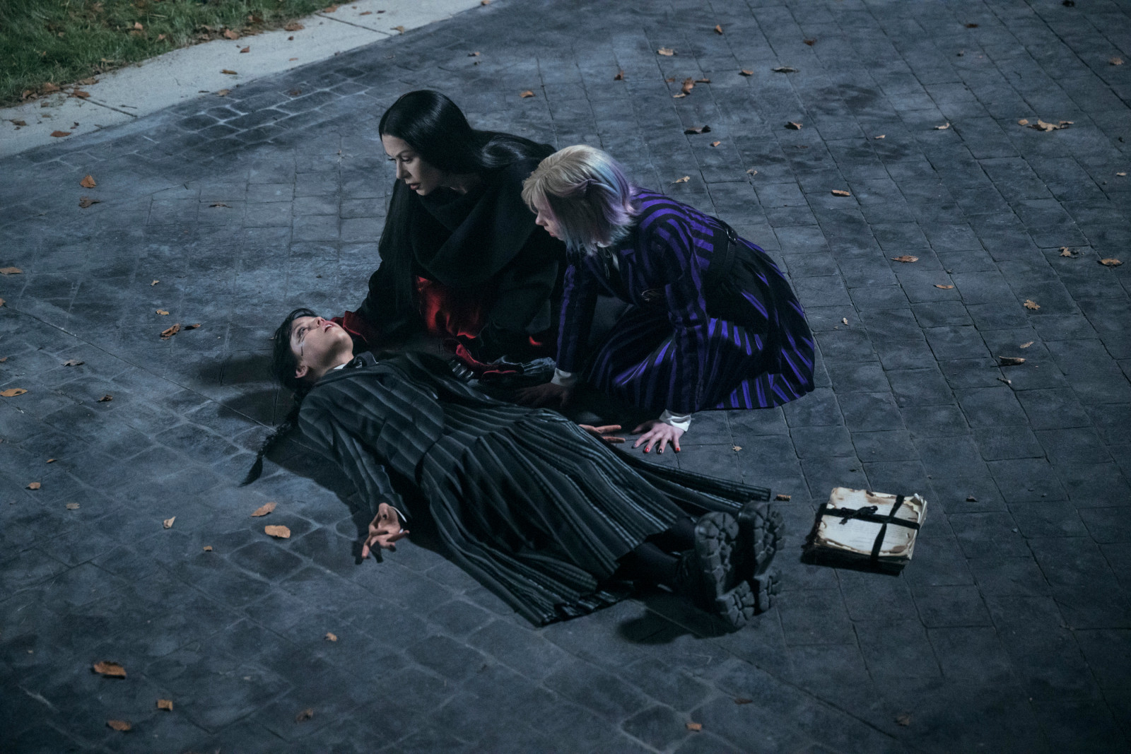 Wednesday. (L to R) Jenna Ortega as Wednesday Addams, Catherine Zeta-Jones as Morticia Addams, Emma Myers as Enid in episode 201 of Wednesday. Cr. Helen Sloan/Netflix © 2025