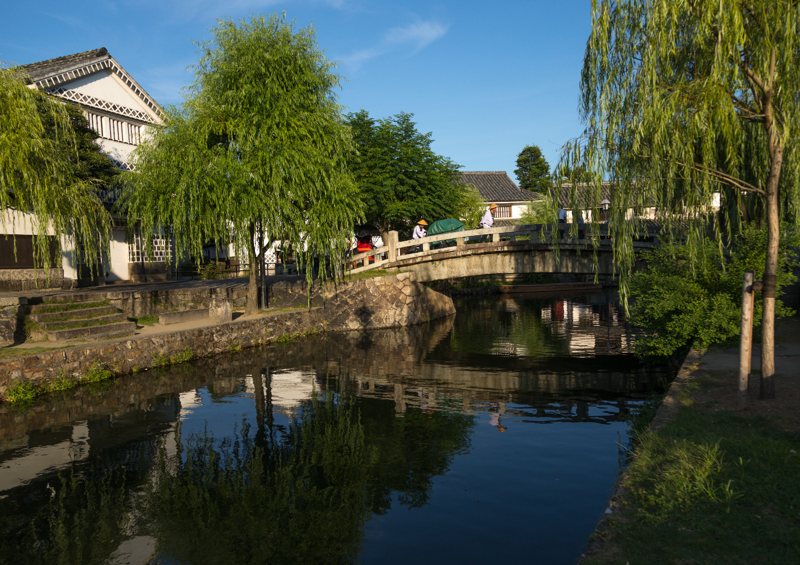 KURASHIKI, JAPAN - AUGUST 25: Bridge over the river and old houses in Bikan historical quarter, Okayama Prefecture, Kurashiki, Japan on August 25, 2017 in Kurashiki, Japan. (Photo by Eric Lafforgue/Art In All Of Us/Corbis via Getty Images)