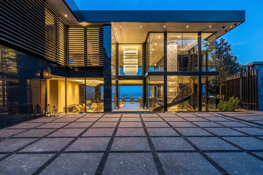 La Fin remains the most valuable villa sold through a cryptocurrency payment, at $118 million (photo: One Shot Productions)