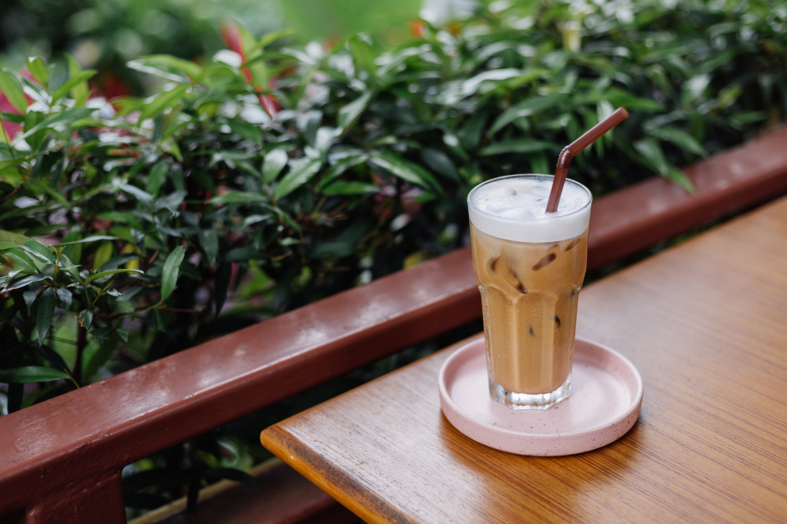 Research separates fact from fiction on caffeine’s effects, from hydration to bone health. (Photo: Kroshka__nastya / Freepik)