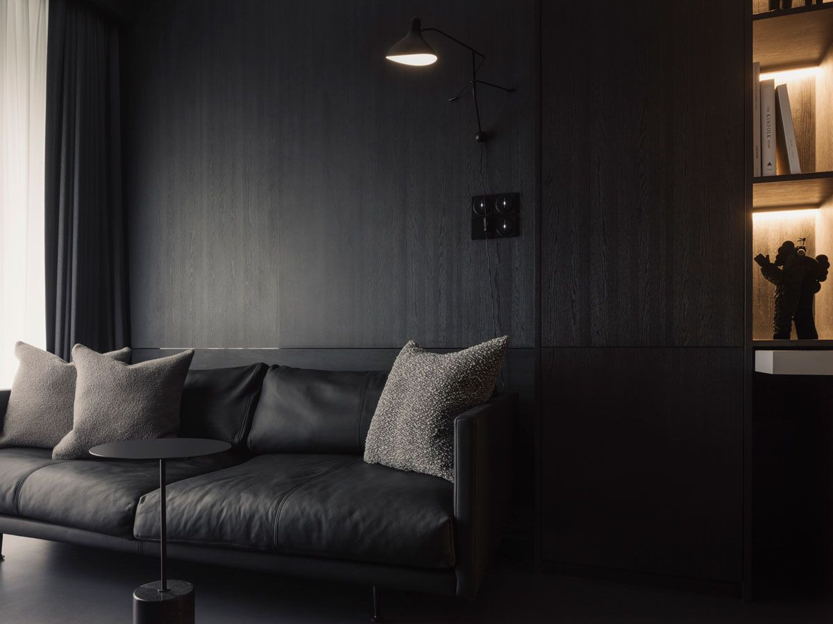 A combination of metal, leather and dark wood in similar tones helps to create a layered look in the living room