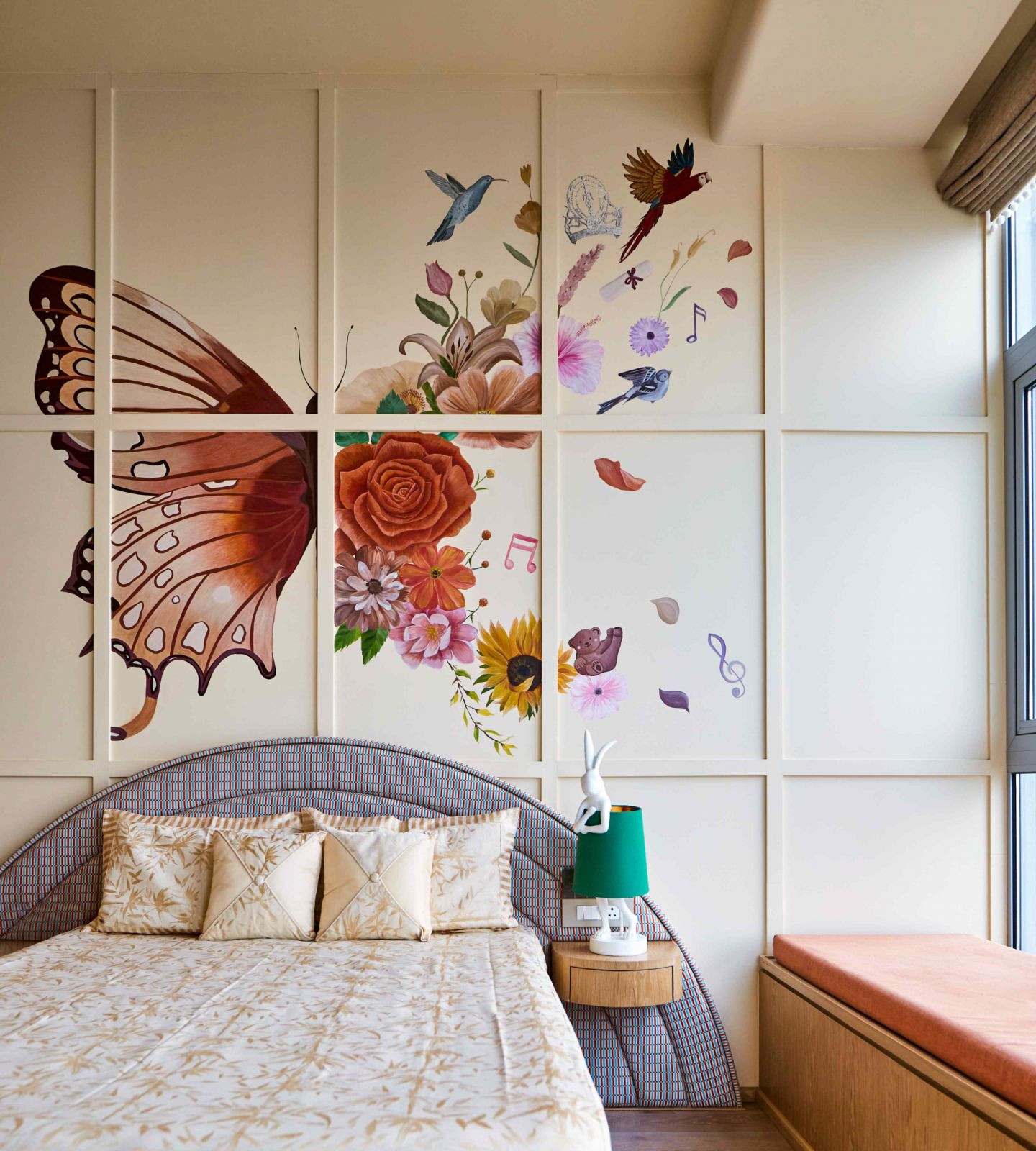 A vibrant bespoke mural exudes convivial luxury in the granddaughter’s bedroom (Photo: Aspire Studios)