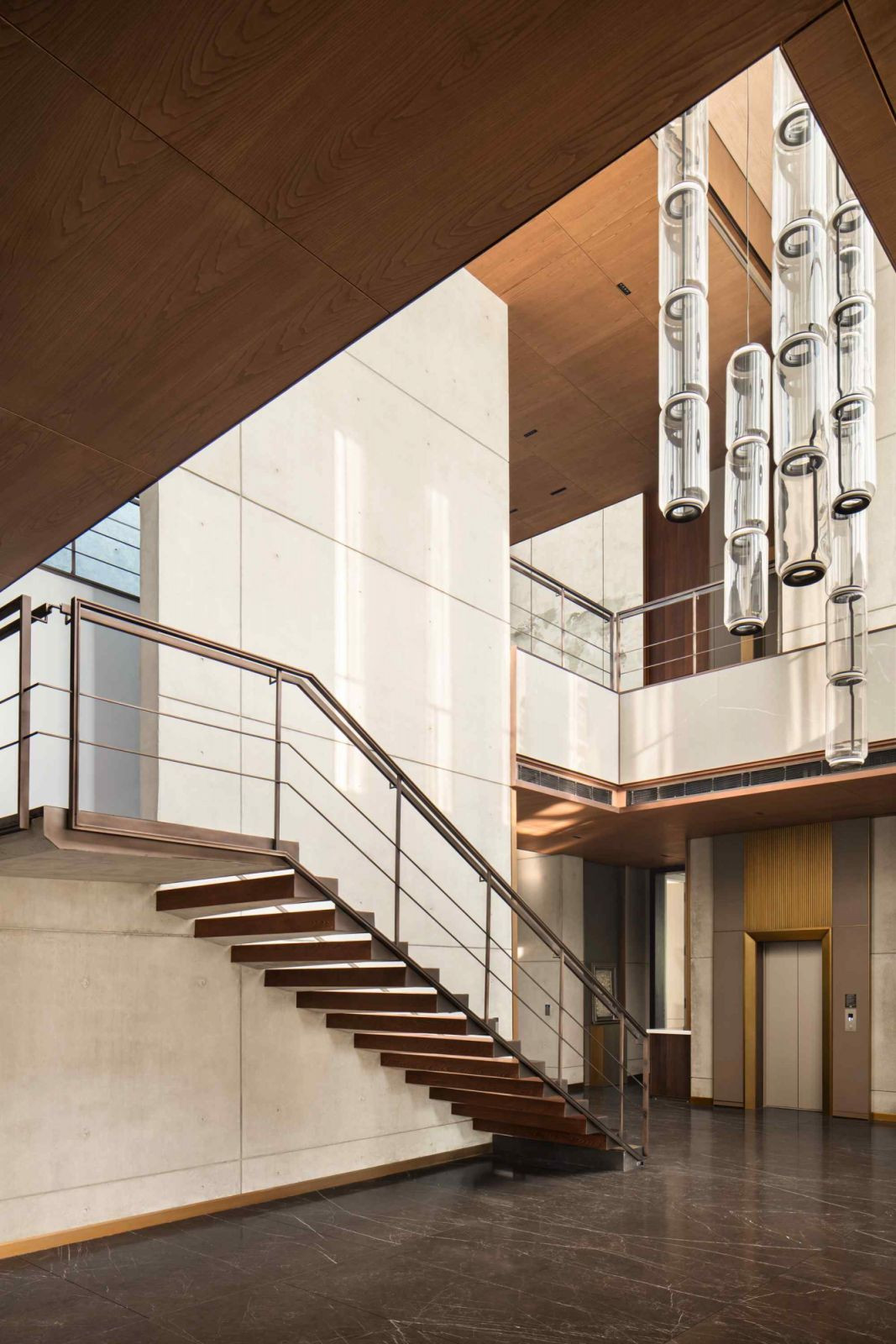 An interplay of light and shadow in the double-volume lobby (Photo: Noughts & Crosses)