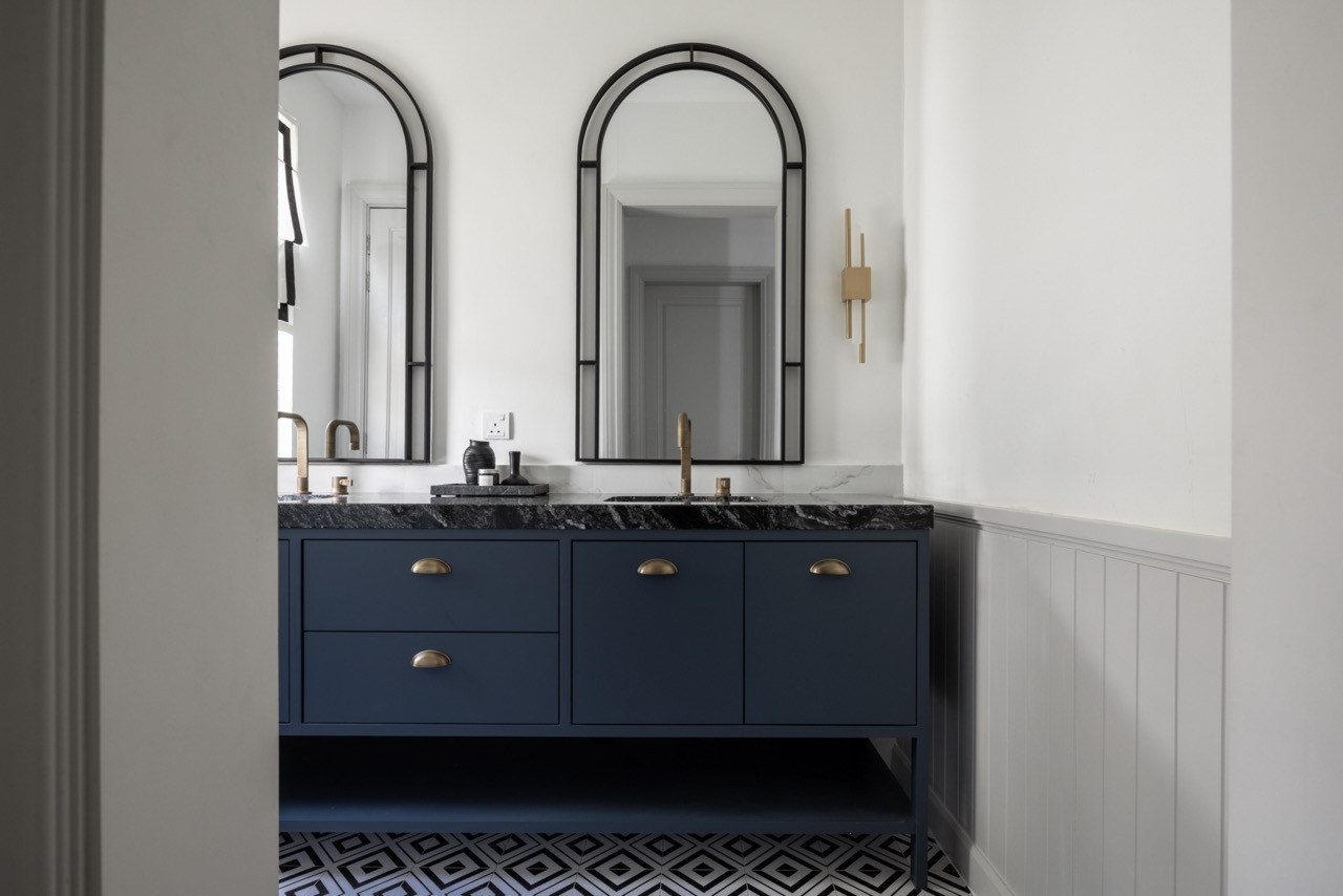 A guest bathroom echoes the home’s European architectural language, whilst maintaining the sophisticated material palette