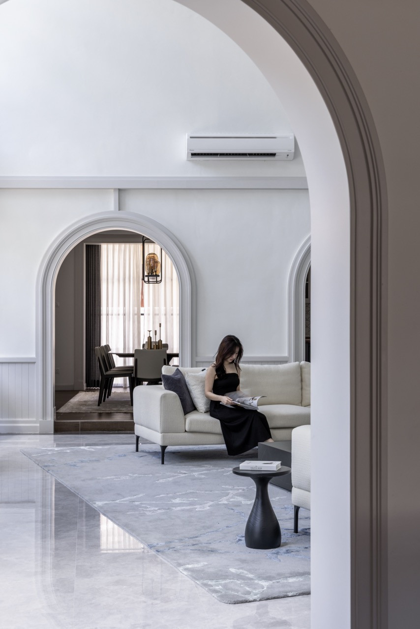 The double-height living space introduces comfort beneath the cathedral-like proportions