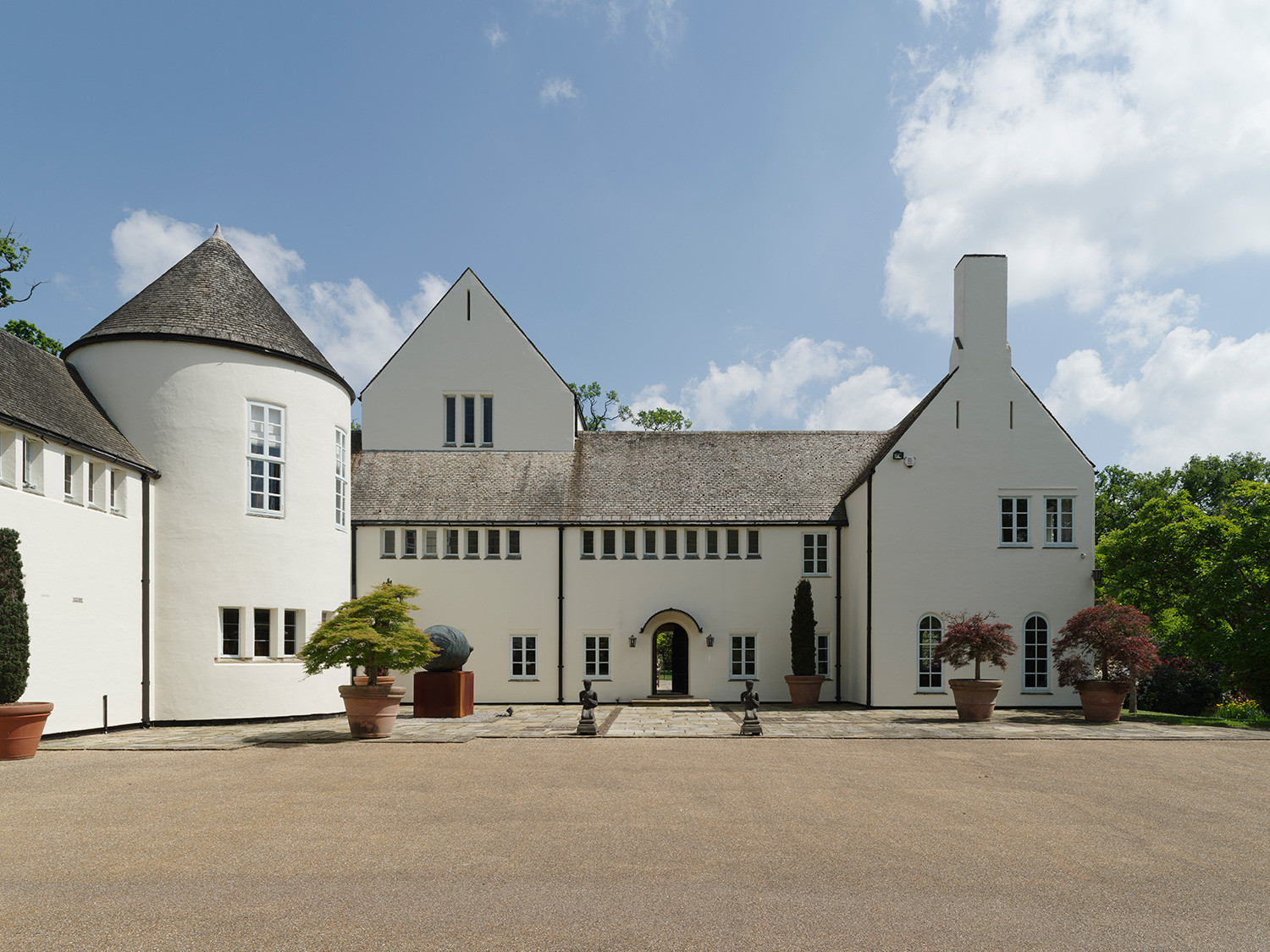 The exterior of an Arts and Crafts mansion in Buckinghamshire, England restored by the Tollgard Studio