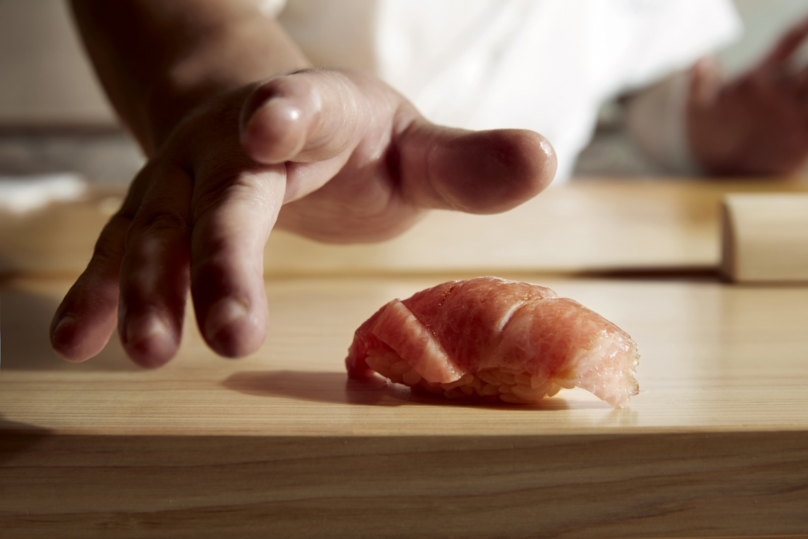 Fatty otoro on shari by Chinese chef E Ran (Photo: Edmond Ho) best Japanese counter dining restaurants omakase kaiseki kappo sushiya singapore