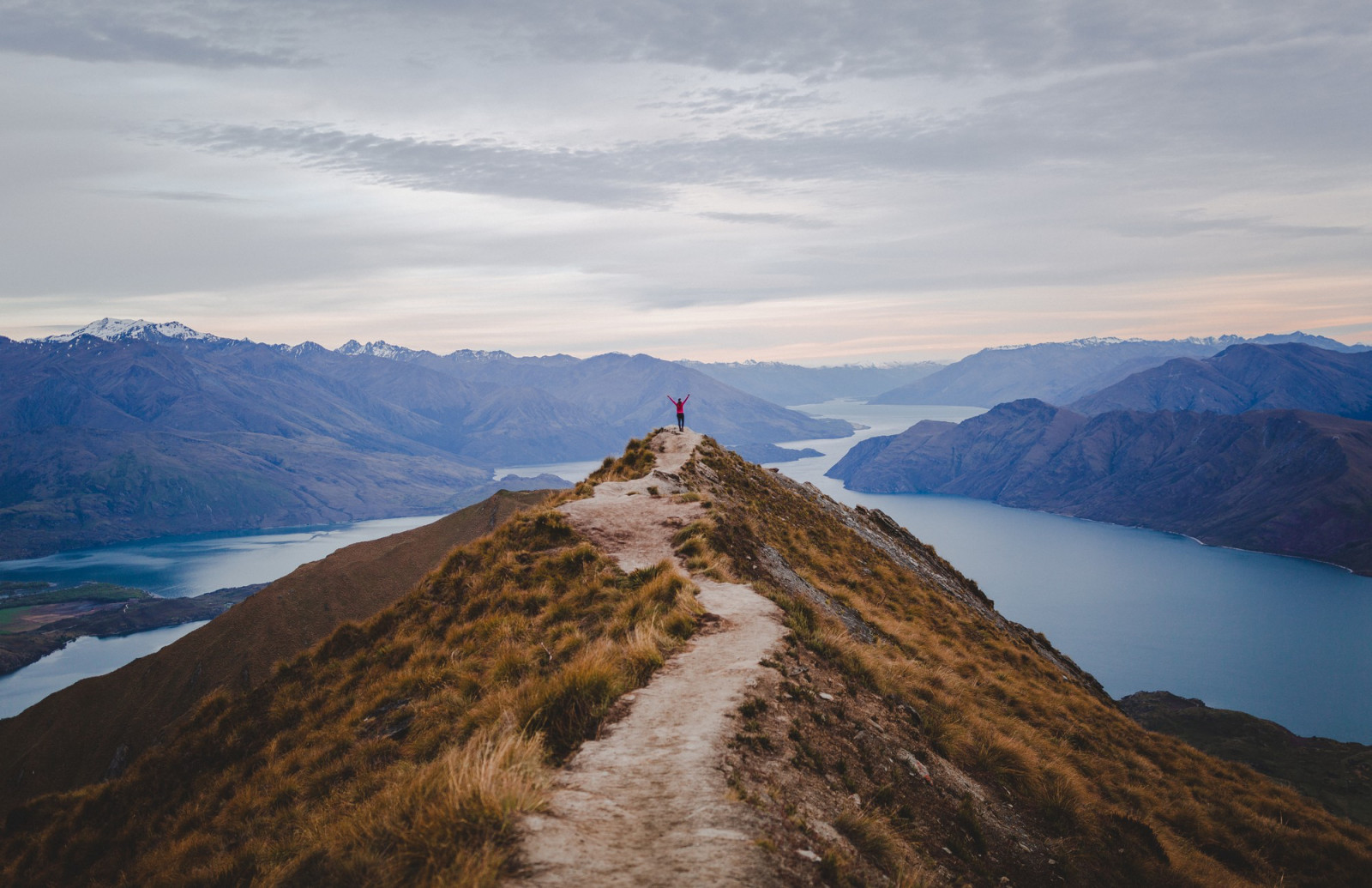 Track your way to Roy’s Peak in New Zealand with hiking apps like Plan My Walk. (Photo: Wirestock)