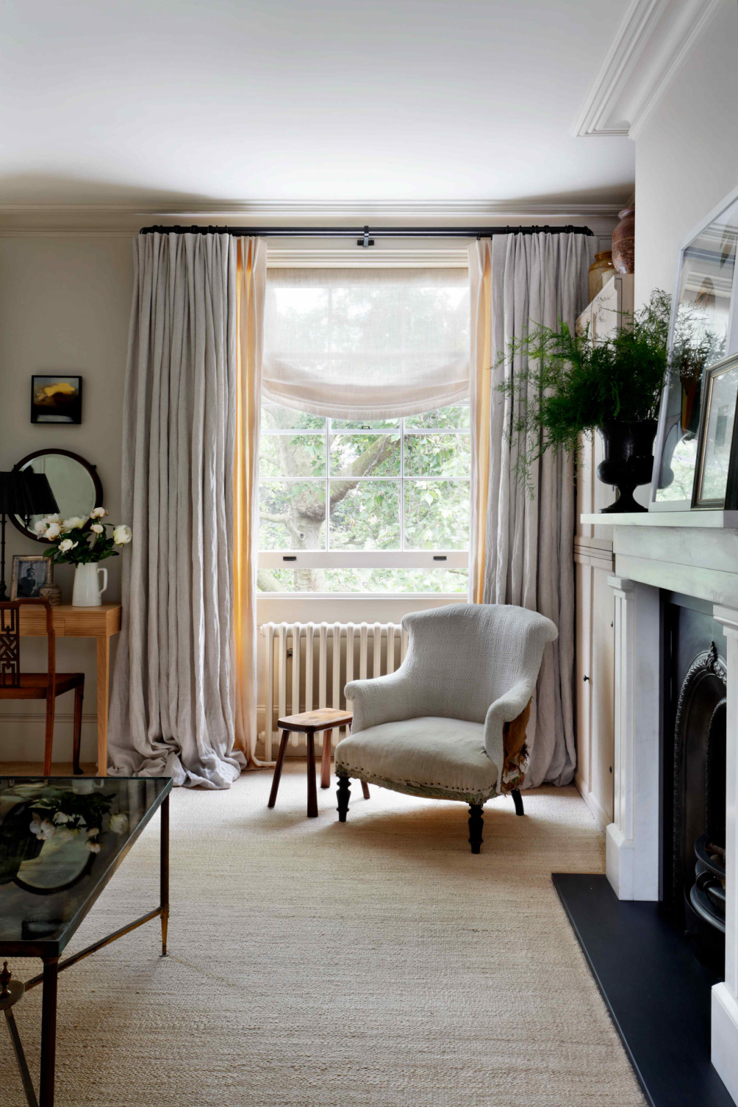 Antique and contemporary furniture pieces enriched the space