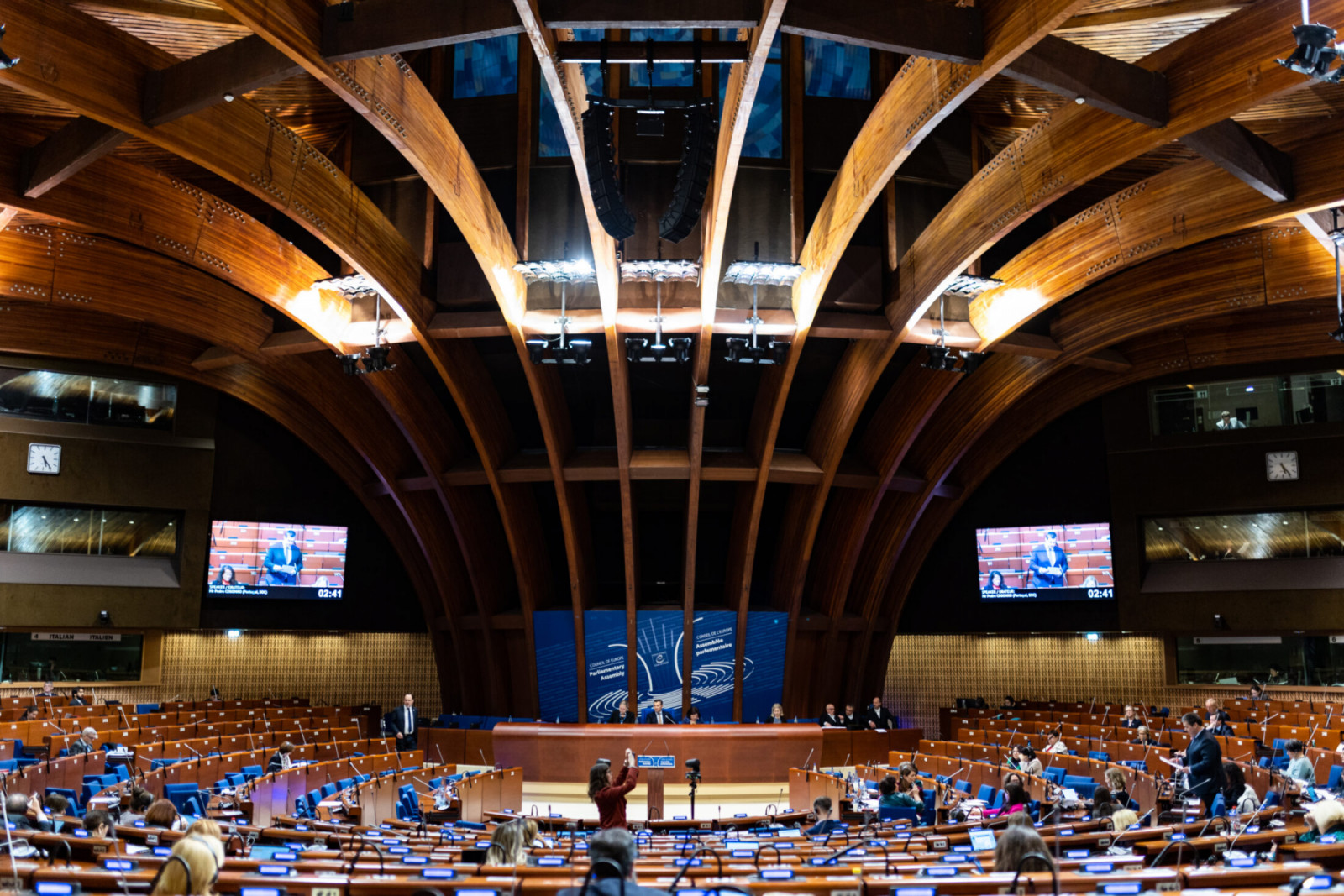 Illustration dans l'hemicycle