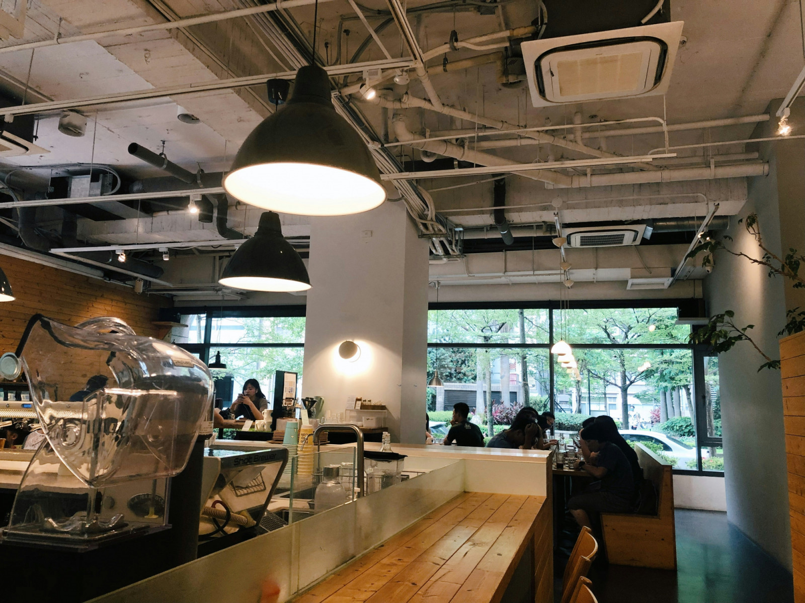 New teahouses in Taipei offer private alcoves for solitary gongfu tea rituals steeped in calm and intention.