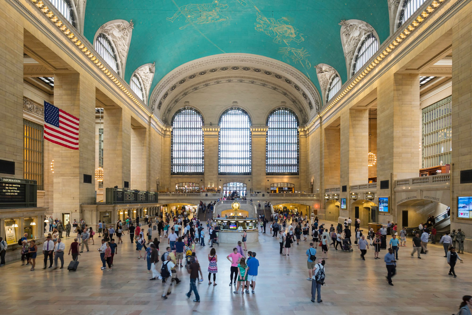 Grand Central Terminal may just be one of the most cinema-worthy Beaux Arts train stations in the world. (Photo: Vwalakte / Freepik)