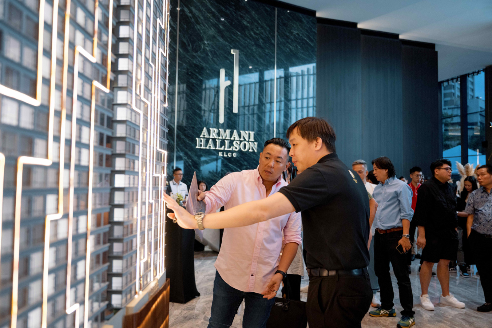 An impressive space that showcases the identity of the development