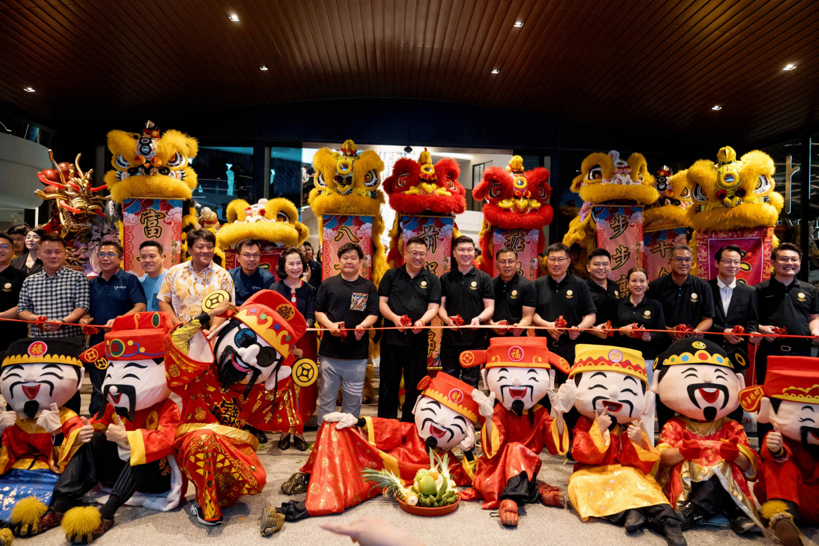 Ribbon cutting ceremony with distinguished VIPs following a grand lion dance performance