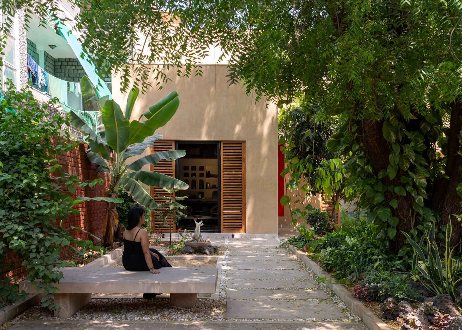 Exploring the courtyard of a home in Gwalior, India brought to life by Studio Dashline