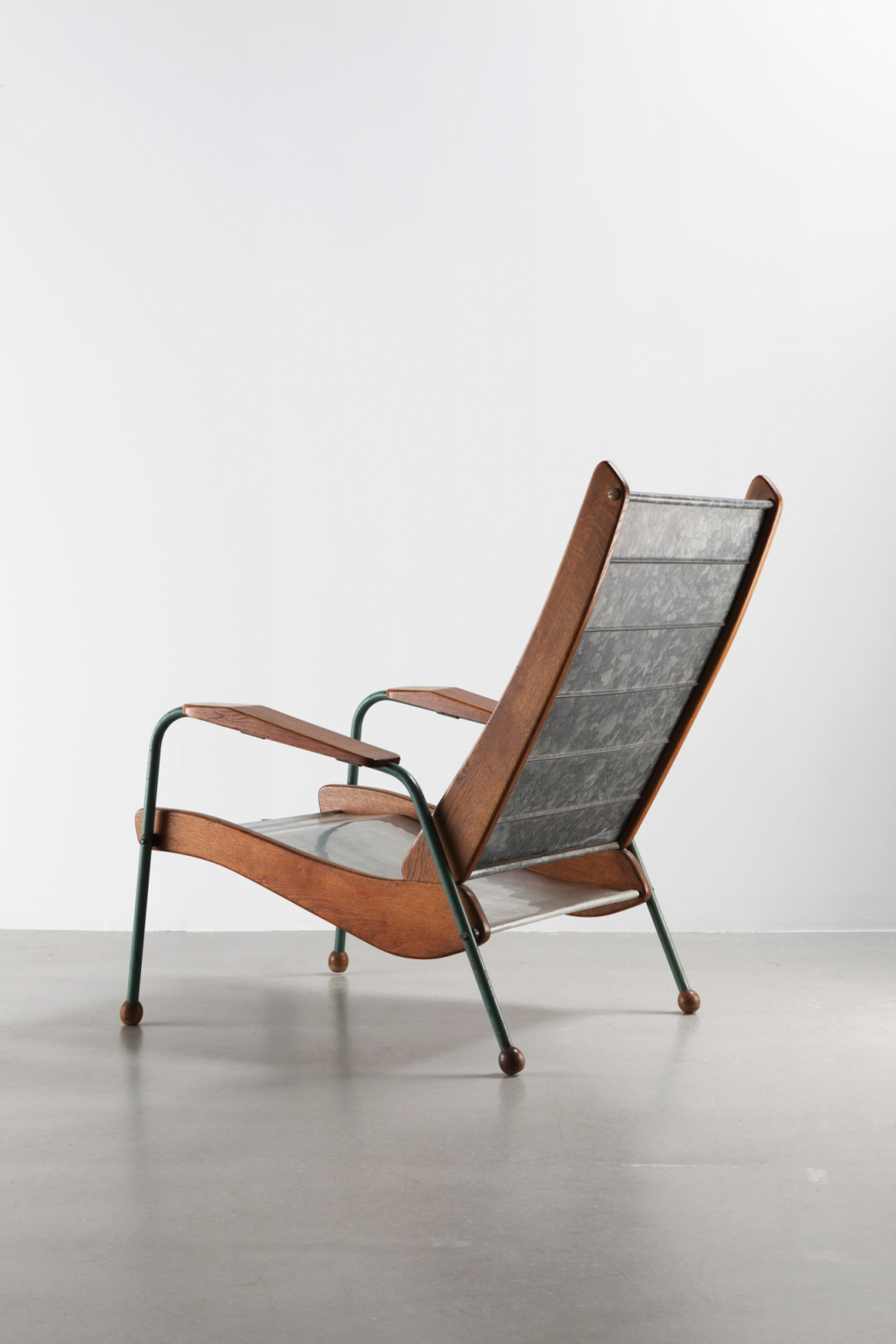 Prouvé’s Visiteur No 352 armchair, an example of the elegance that vintage furniture embodies