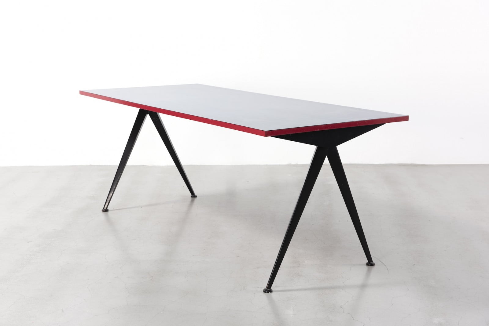 Prouvé’s Cafétéria No 512 table, an example of the elegance that vintage furniture embodies