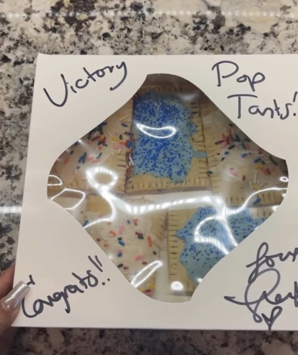 Taylor Swift's victory pop tarts for the Kansas City Chiefs. (Photo: swiftie.in.nyc / Instagram)