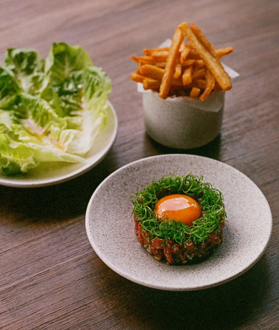 Beef tartare, sambal, romaine lettuce, pommes frites dari Bar Vera