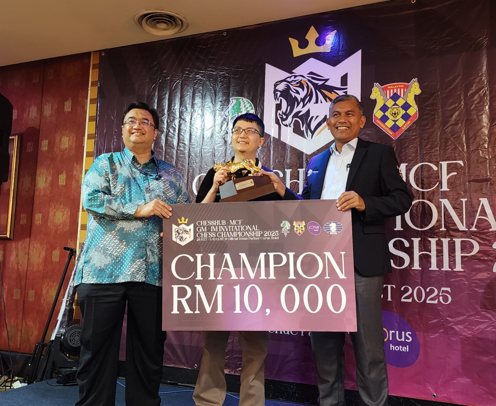 Yeoh at the closing ceremony of the MCF First GM-IM Invitational Tournament in Kuala Lumpur, his most recent tournament