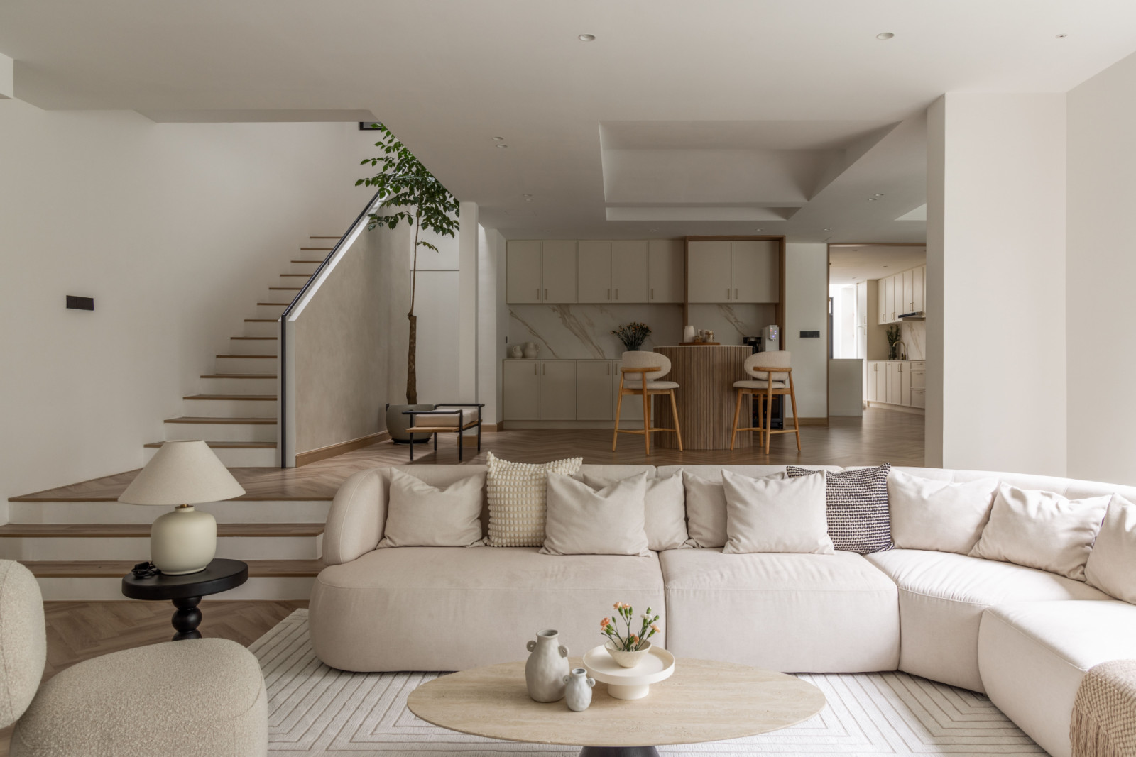 Framework Studio’s renovation of a 1970s home in Kuala Lumpur included a curved sofa from Malaysian furniture brand, Island Life Furnishings (Photo: Pixelaw Photography)